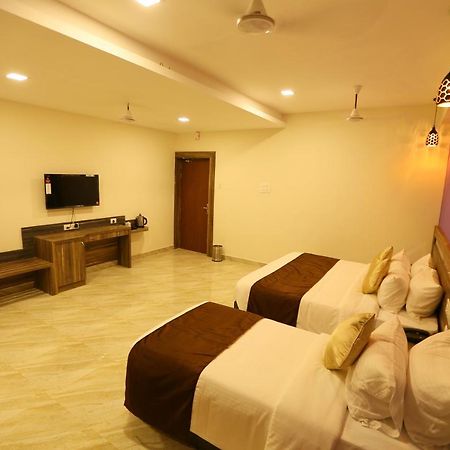Mehar Inn Hotel Kāraikkudi Exterior foto